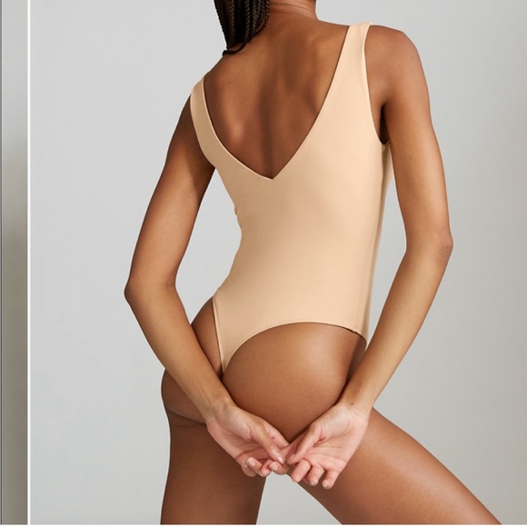 Aritzia Babaton Contour Bodysuit - Beige / Nude - V Neck - SZ XS - NWT - Picture 3 of 10
